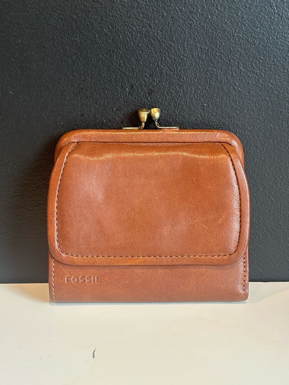 Fossil Vintage Brown Leather Bifold Kiss-Lock Wallet